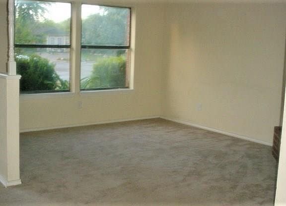 2nd image of 211 Monica St