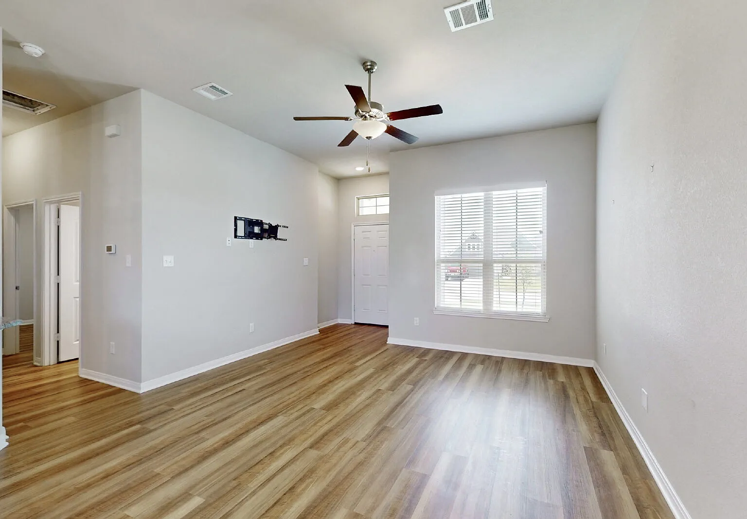 3 bed, 2.0 bath, 1244 sqft, $1,875 — Photo 4