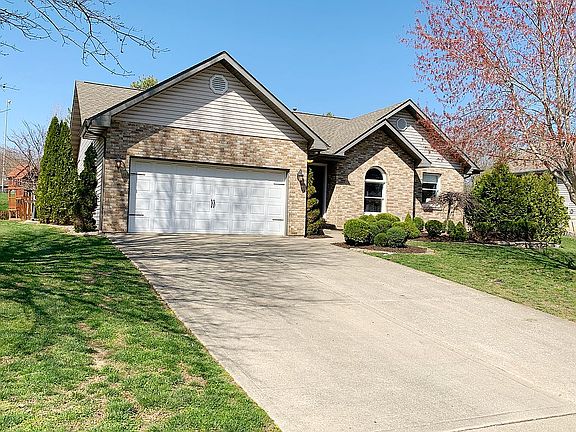 2nd image of 16 Autumn Glen Dr