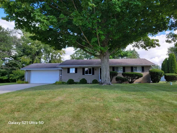 12804 Iroquois Dr, Grand Ledge, MI 48837