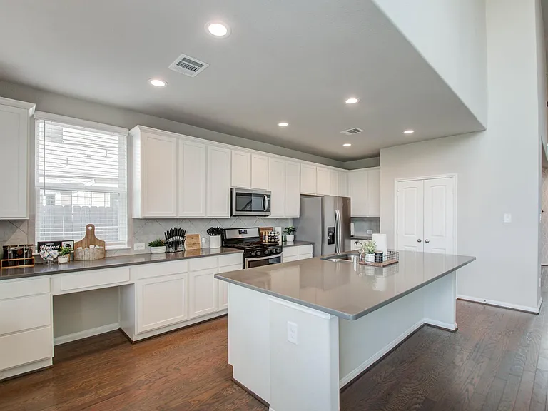 7606 Cottonwood Falls Dr — Photo 39