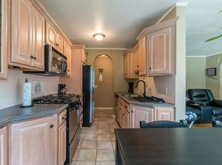 288 Regency Park Dr, Agawam, MA 01001