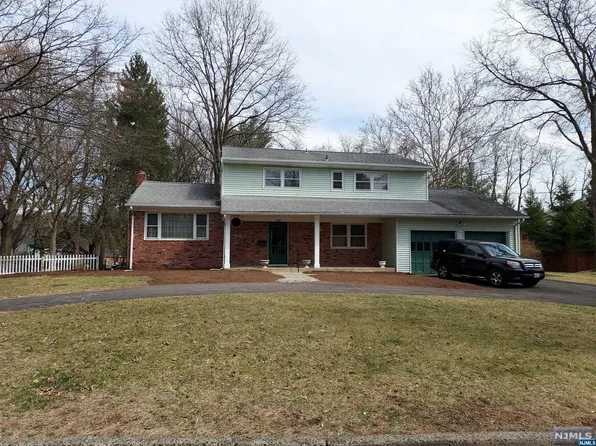 338 Queens Ct, Ridgewood, NJ 07450