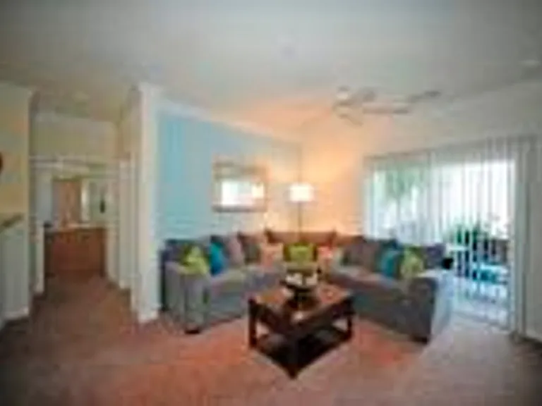 Eagle Harbor Apartments — Photo 22