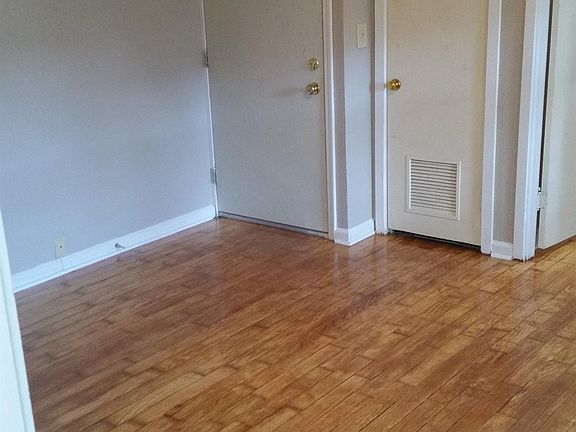 3rd image of 1141 NE Chester Ave #1