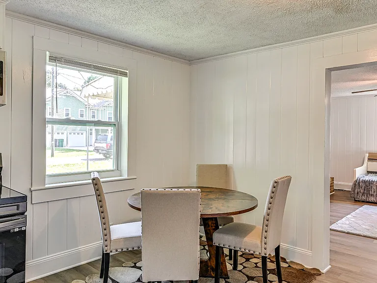 611 Austin Dr — Photo 5