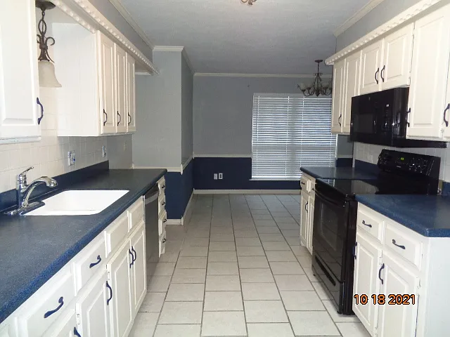 7603 Canode Dr — Photo 5