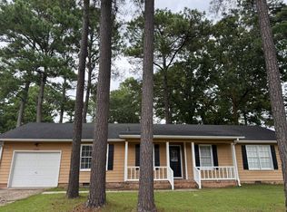 3300 Hunting Bay Dr, Spring Lake, NC 28390