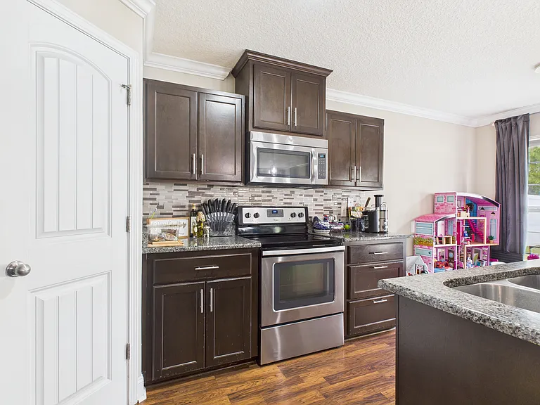 213 Grandview Dr — Photo 15