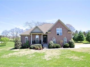 4001 Luchan Dr, Lebanon, TN 37087