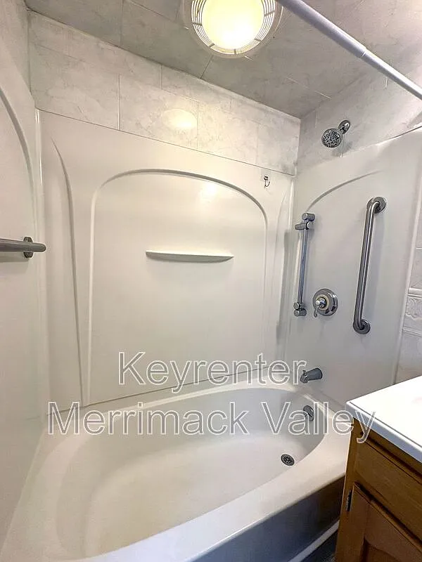 2 bed, 1.0 bath, 840 sqft, $2,085 — Photo 4