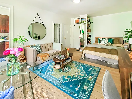 Rented by Amicourt LLC | media 13