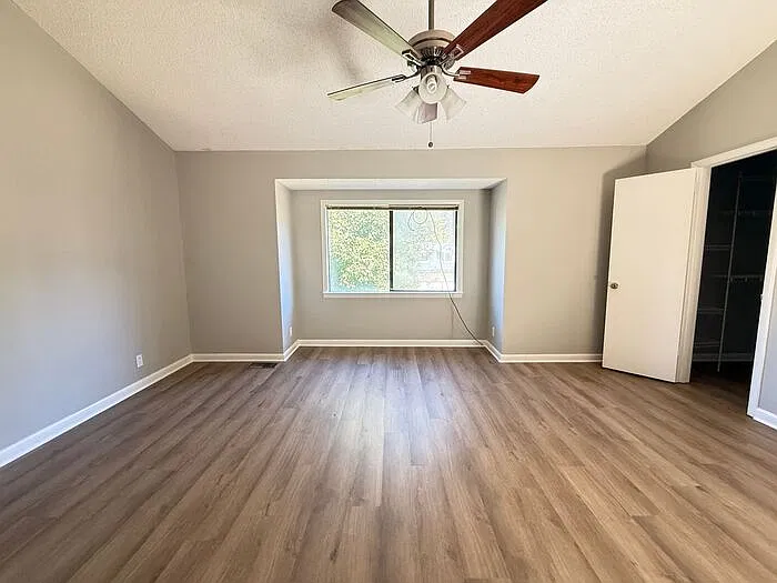 431 Belle Pointe Dr — Photo 10