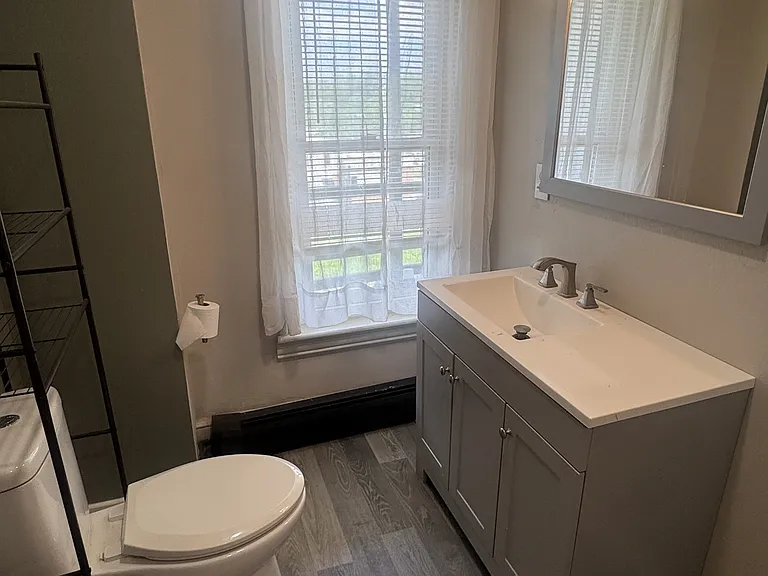 251 E Maple St — Photo 11