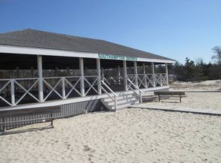 16 Turtle Cove Dr, Southampton, NY 11968