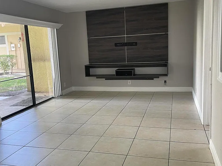 1477 Lake Crystal Dr #D — Photo 5
