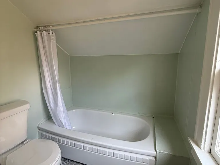 721 S Arnold St — Photo 1