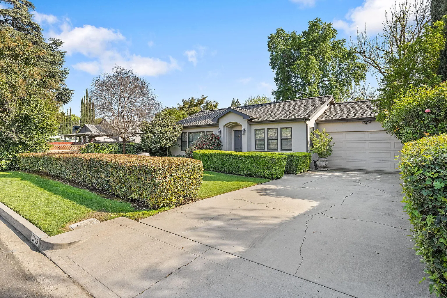 1703 W Kaweah Avenue photo 1