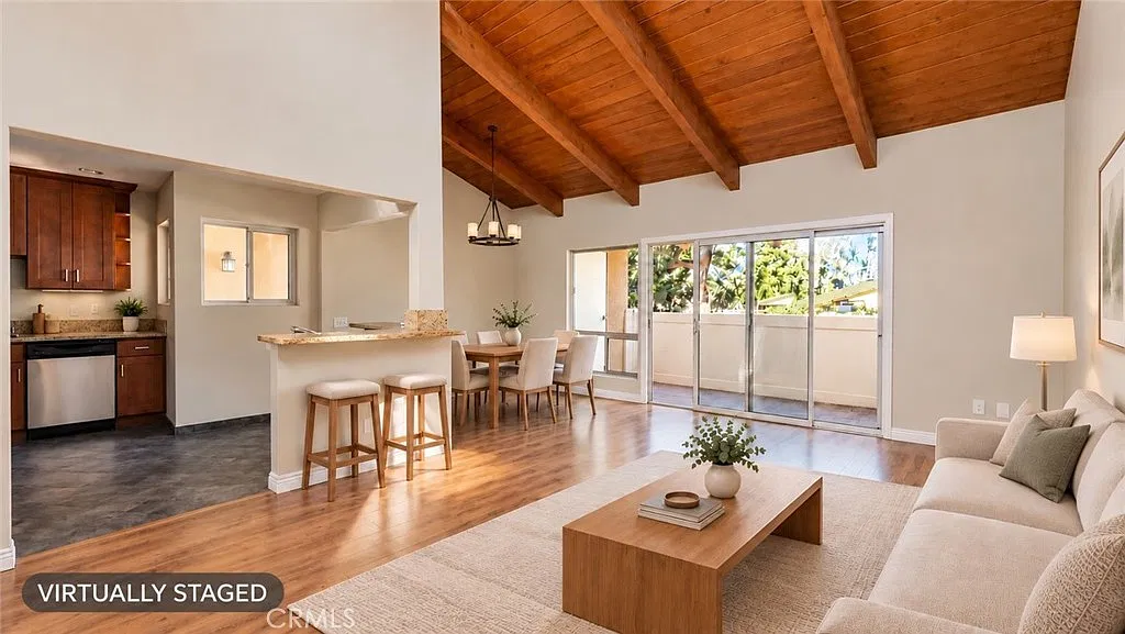 2 bed, 912 sqft, $2,499 — Photo 1