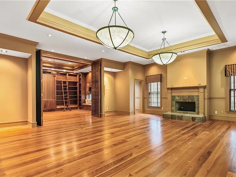 430 W Wesley Rd NW — Photo 36