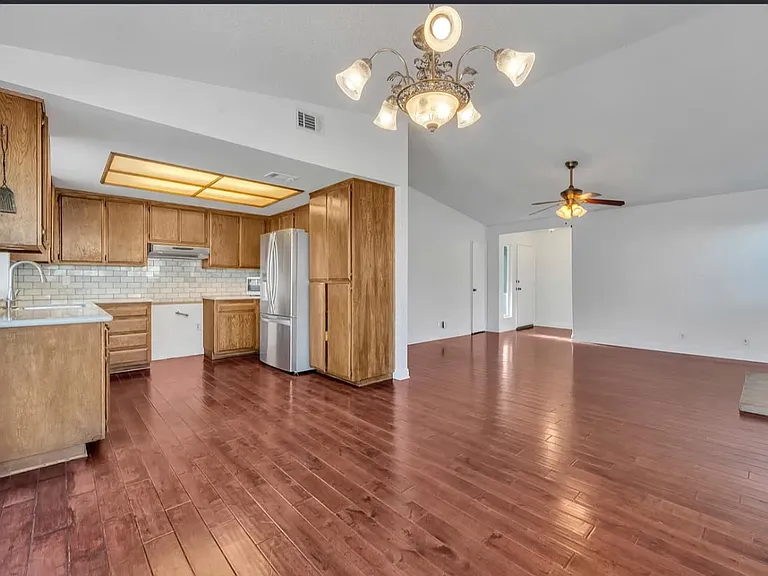 2302 Edam St — Photo 11