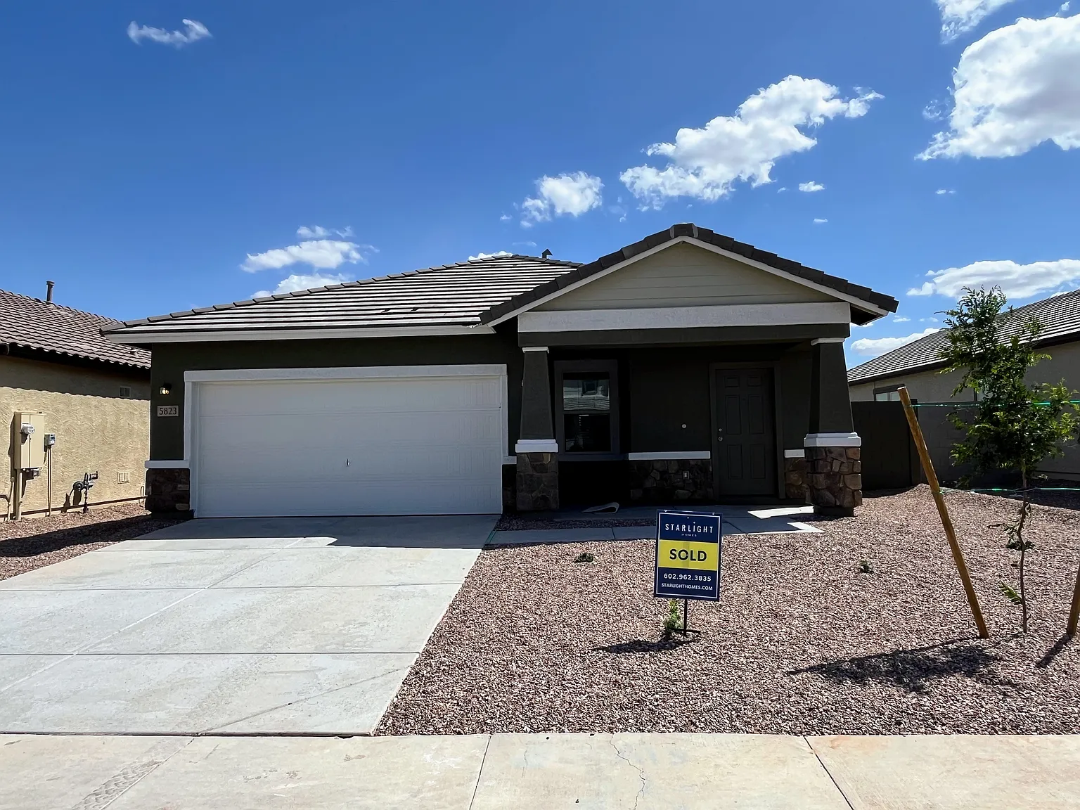 3 bed, 1402 sqft, $2,200 — Photo 1