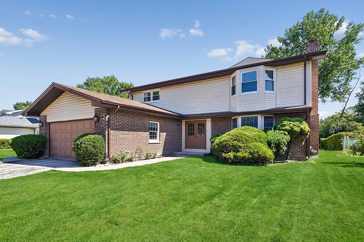 5 bed, 3.5 bath, 3771 sqft, $5,495 — Photo 1