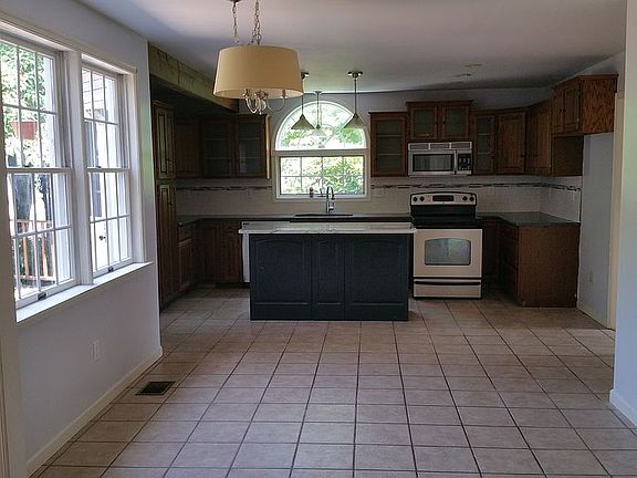 Kitchen with breakfast nook