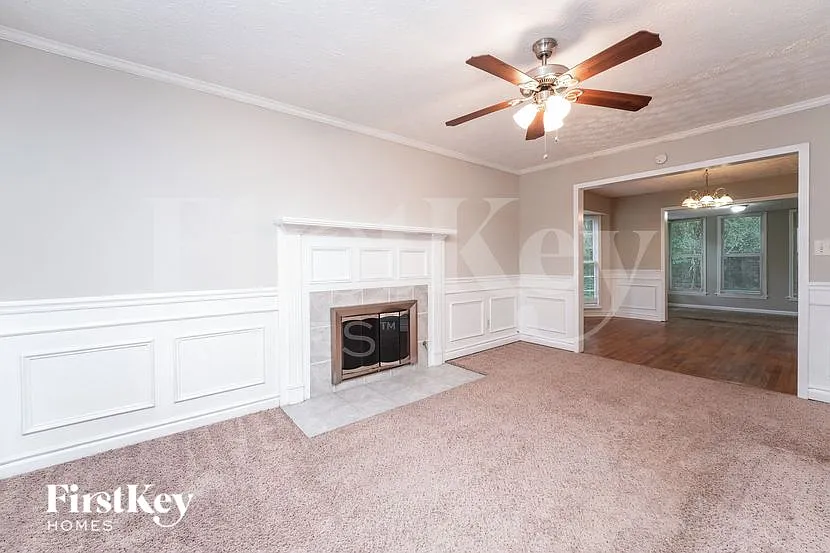 3 bed, 2.0 bath, 1645 sqft, $2,220 — Photo 2