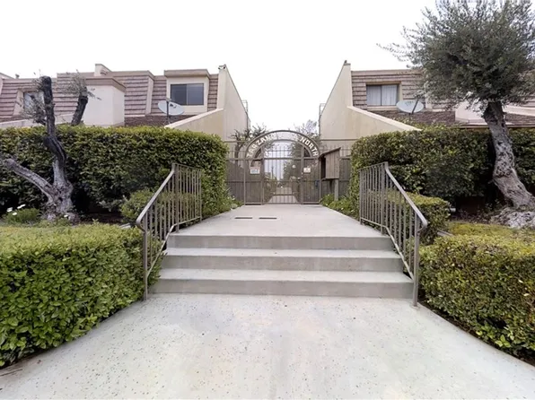 18411 Collins St Unit B, Tarzana, CA 91356