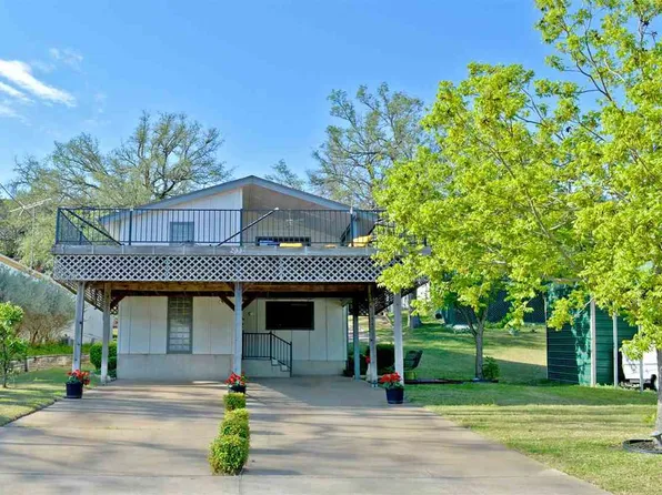223 Golf Course Dr, Spicewood, TX 78669
