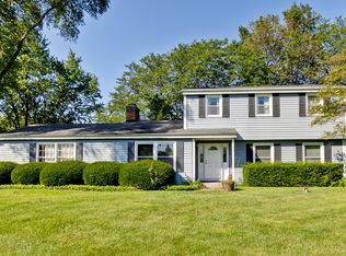 110 Wedgewood Dr, Barrington, IL 60010