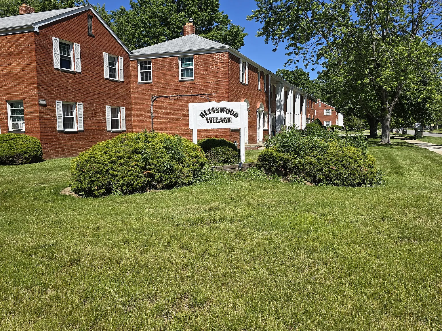 2 bed, 700 sqft, $975 — Photo 1