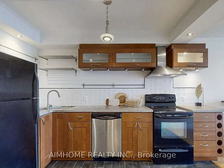 284 Bloor St W #806 — Photo 5