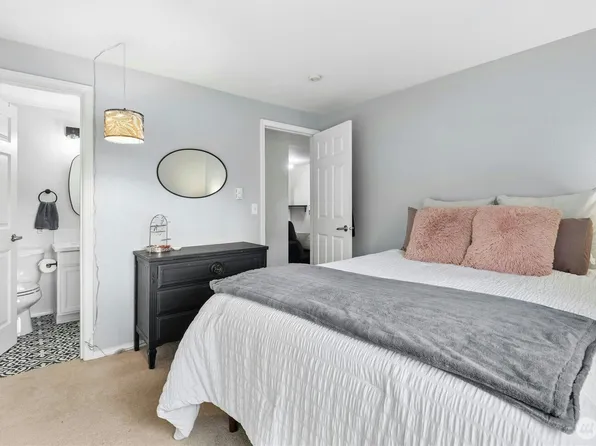 1132 N 198th Street #C302, Shoreline, WA 98133