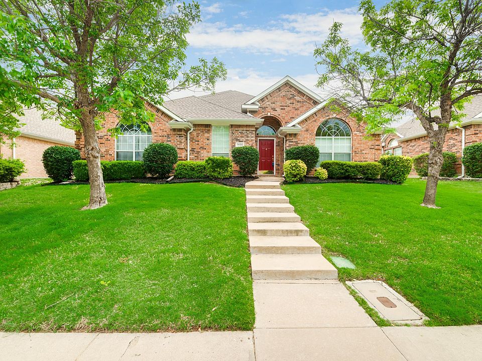 Well maintained home with recent upgrades including new floor and remodeled kitchen