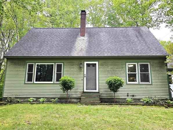 16 Moharimet Dr, Madbury, NH 03823