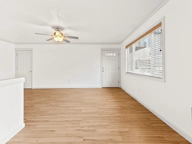 8950 N Kellogg St #15 — Photo 3