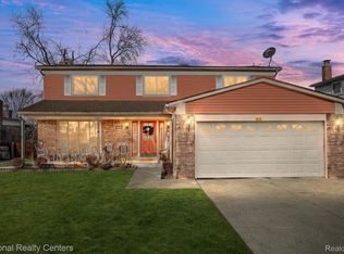 5035 Chadbourne Dr, Sterling Heights, MI 48310