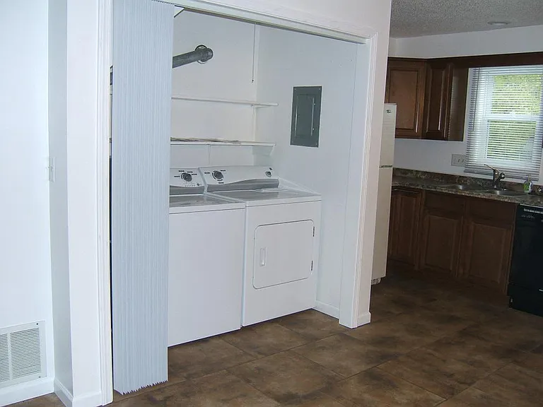 847 Deerfield Rd — Photo 1