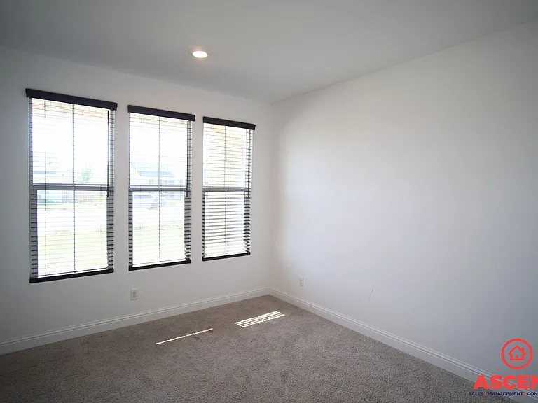 3208 Blue Creek Ln — Photo 2