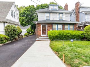 34 Stratford Rd, West Hempstead, NY 11552