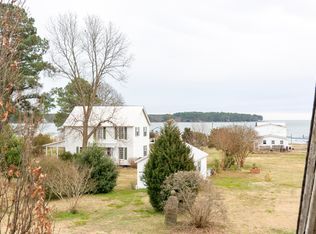 68 Grace St, Mobjack, VA 23056