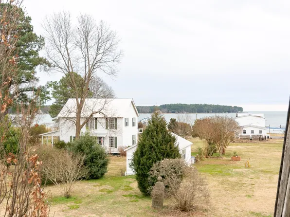 68 Grace St, Mobjack, VA 23056