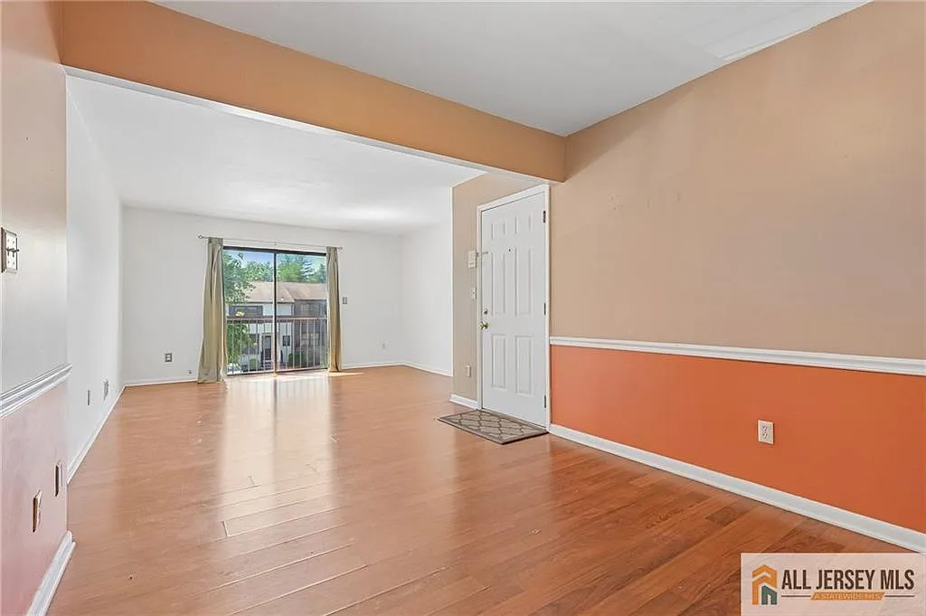2 bed, 1.0 bath, 927 sqft, $2,200 — Photo 3