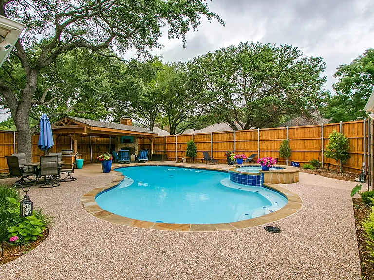 1325 Shamrock Ln — Photo 32