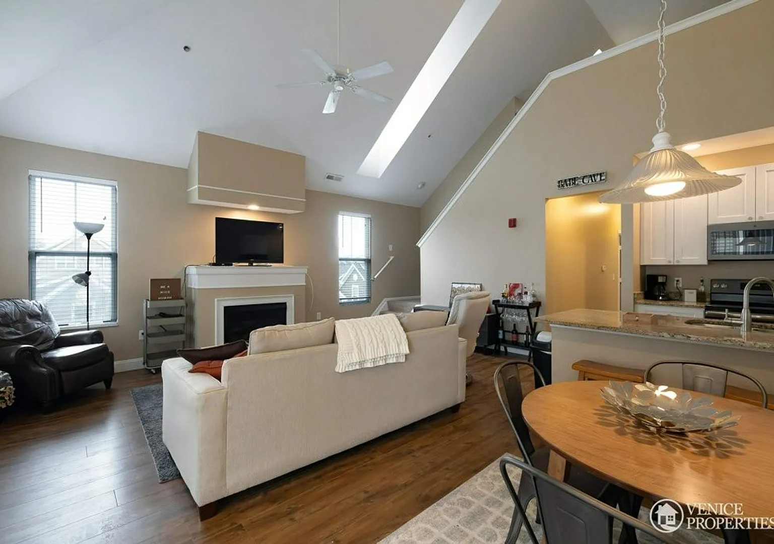 Three Bedroom with Garage near Grandview — Photo 3