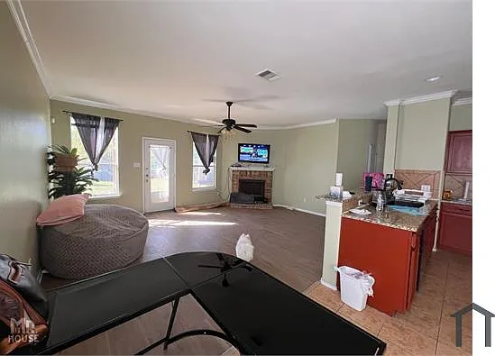 5 bed, 2632 sqft, $3,100 — Photo 2