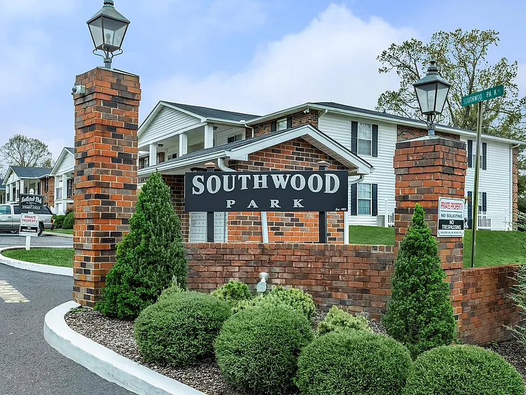 Southwood Park — Photo 43