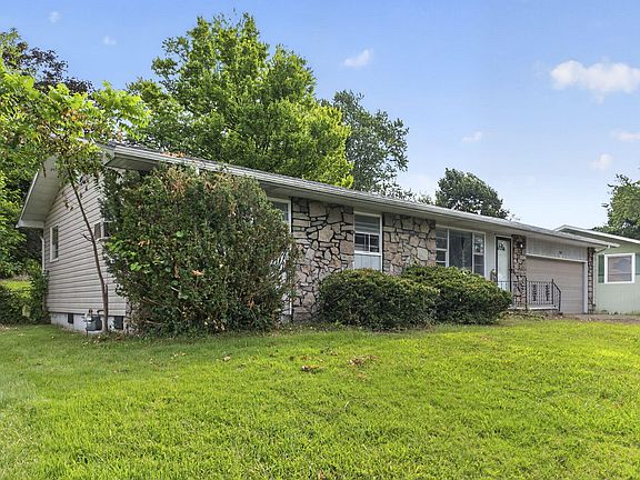 2nd image of 903 E Villa Marie Street